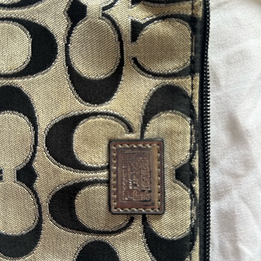 Coach Poppy Black and Grey Signature Wristlet - Picture 10 of 12